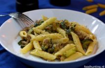 Penne met courgette en worstvlees Pasta met courgette en worstvlees