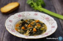 Toscaanse soep met cavolo nero en witte bonen Toscaanse soep met cavolo nero en bonen