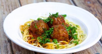 Spaghetti met gehaktballetjes in tomatensaus Spaghetti met gehaktballen in tomatensaus - 4