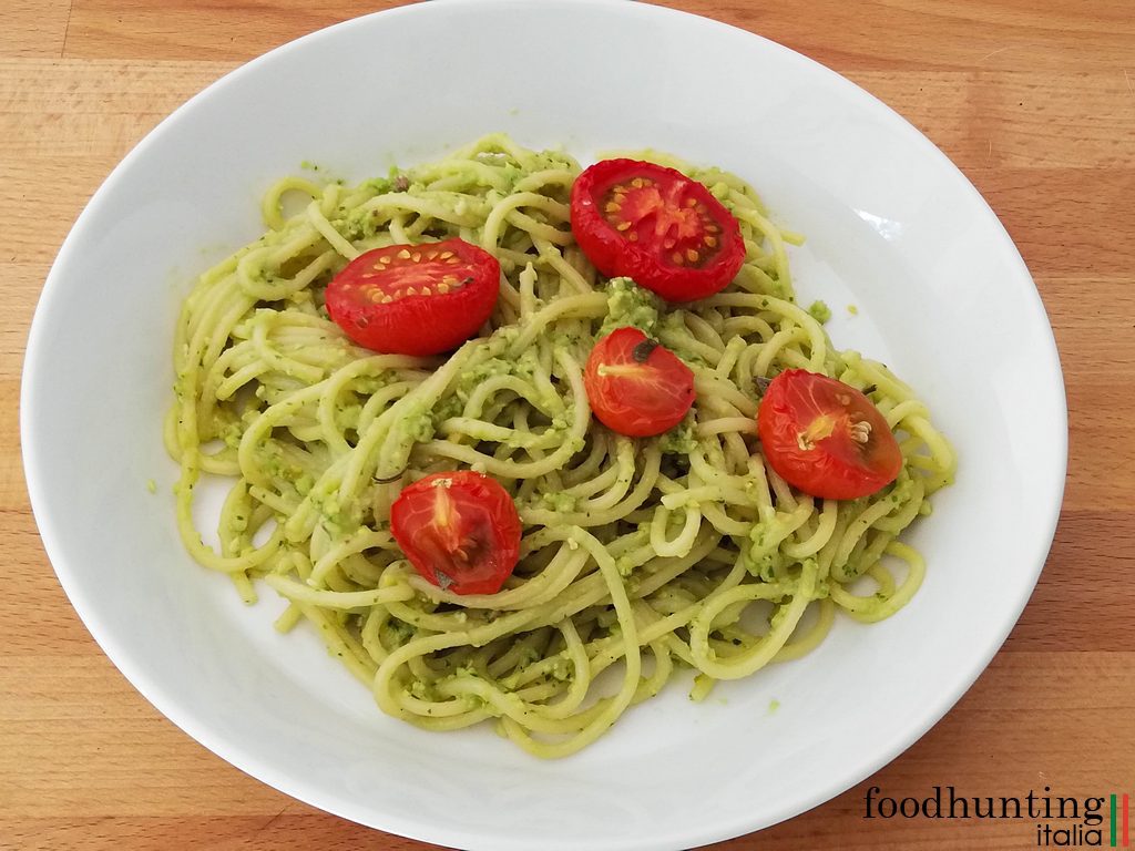 Spaghetti met avocadopesto