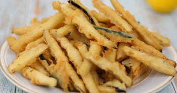 Gefrituurde groente in een knapperig jasje Gefrituurde groente - verdure fritte
