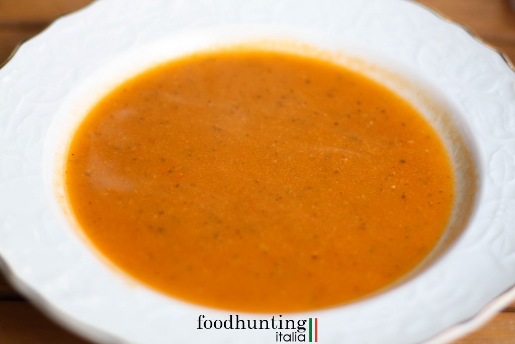 uitspraak Persoon belast met sportgame dek Italiaanse tomaten courgette soep – Foodhunting Italia
