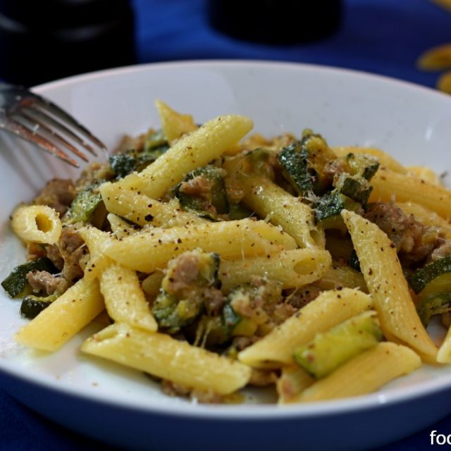 Pasta met courgette en worstvlees