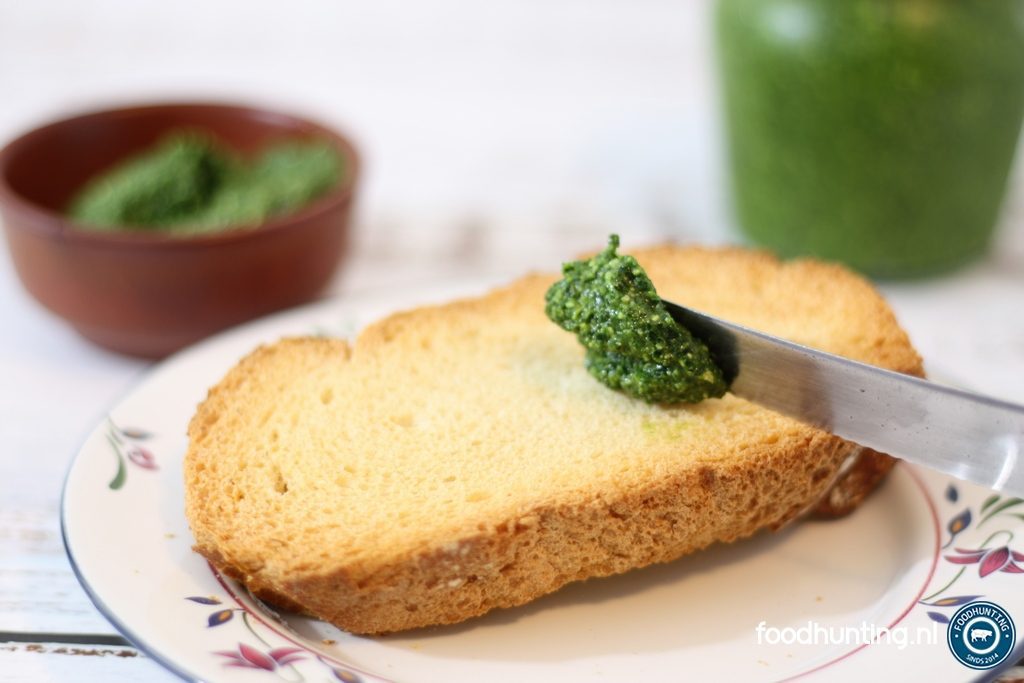 Toscaanse cavolo nero pesto met brood