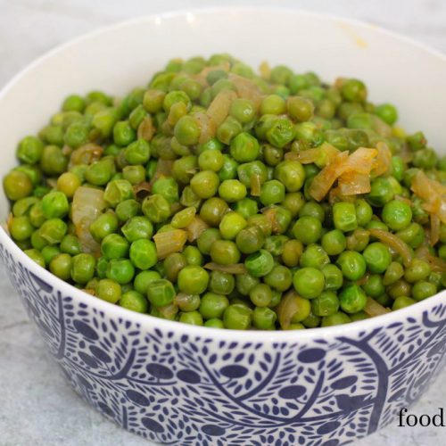 Doperwten in bouillon uit de koekenpan(piselli in brodo)