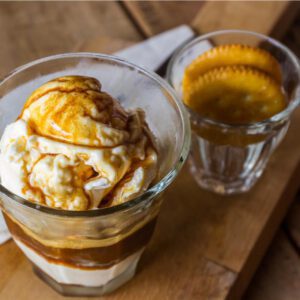 Affogato - ijskoffie van espresso met een bolletje vanille-ijs