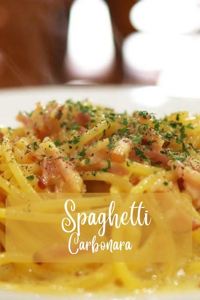 Pasta carbonara - spaghetti carbonara