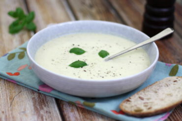 Romige courgettesoep met pesto