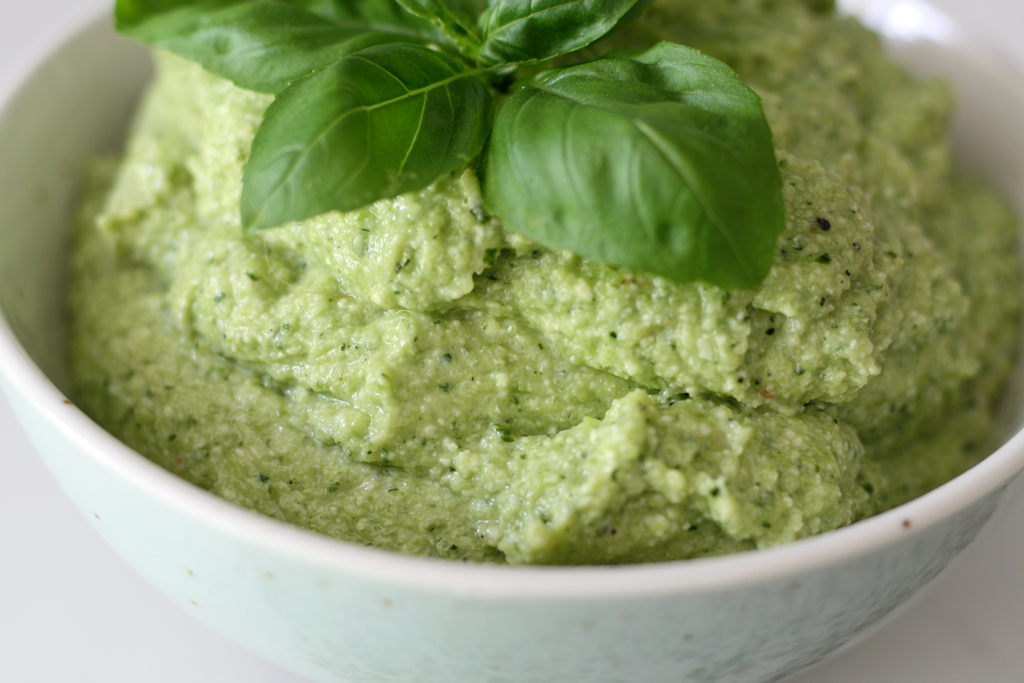 Courgette pesto - zucchini pesto