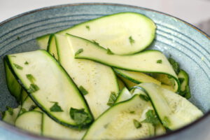 Courgette salade met munt en citroen