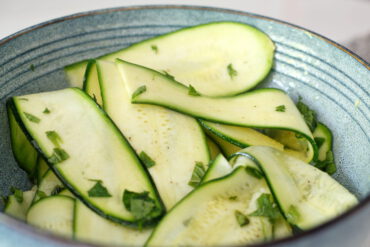 Courgette salade met munt en citroen