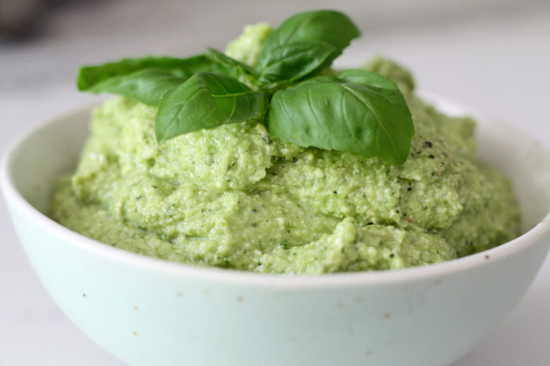 Zucchini pesto - courgette pesto