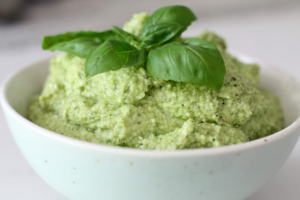 Zucchini pesto - courgette pesto